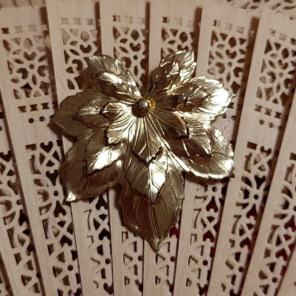 Vintage Brooch Gold Tone